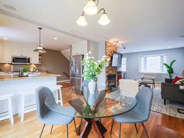 600 Trapelo Rd APT 5, Waltham, MA 02452