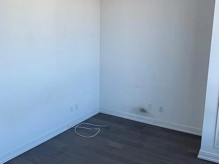 255 Village Green Sq #Penthouse 08 — Photo 5