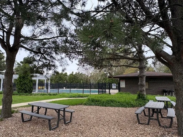 700 Perrie Dr — Photo 15