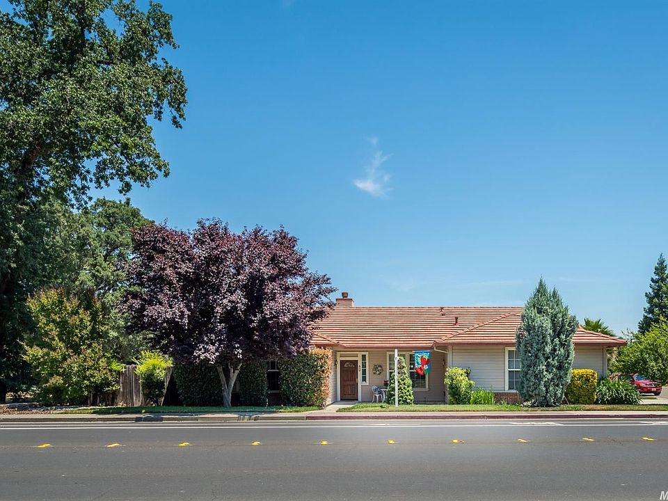 1st image of 2610 Tamarack Dr