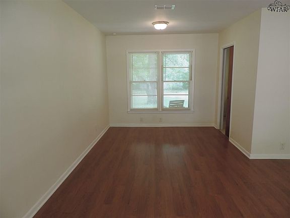3rd image of 509 Barker Dr