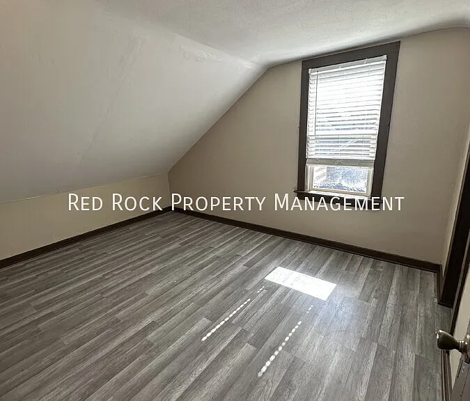 121 Hackett St — Photo 13