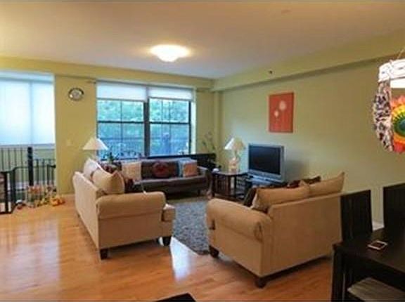 2nd image of 110-112 Cypress St #105