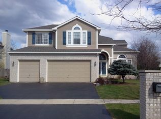 220 Ellis Rd, Lake In The Hills, IL 60156