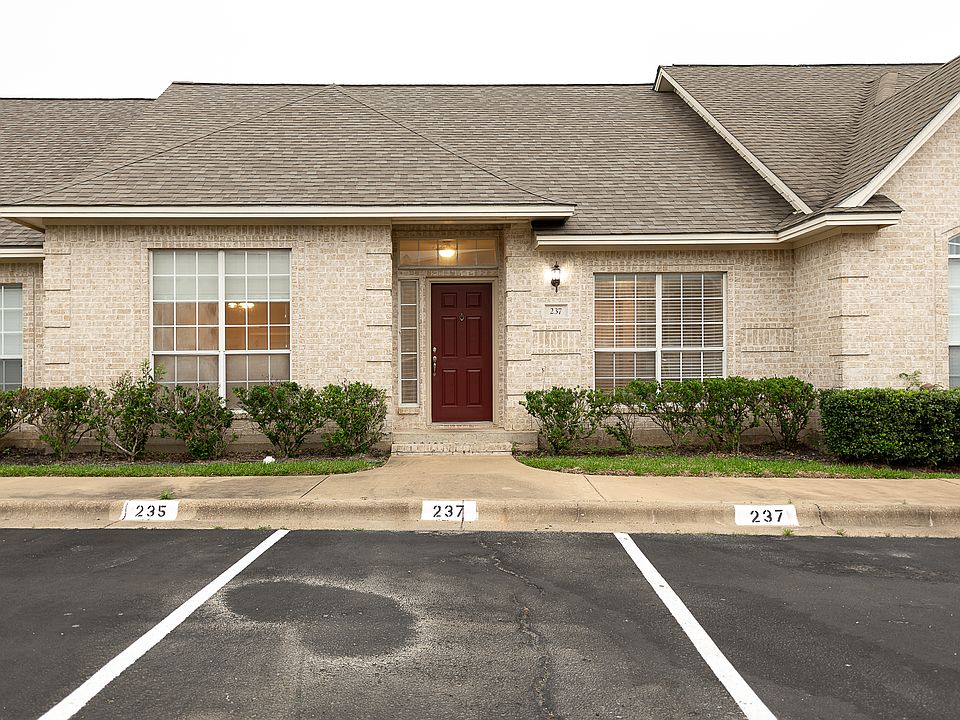 1st image of 237 Navarro Dr
