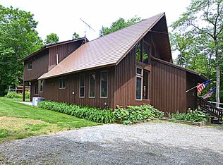 84 Lakeview Ln, Tolland, MA 01034