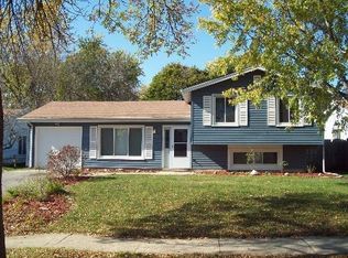 225 Lexington Dr, Bolingbrook, IL 60440