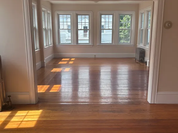 113 Ivy St, Providence, RI 02906