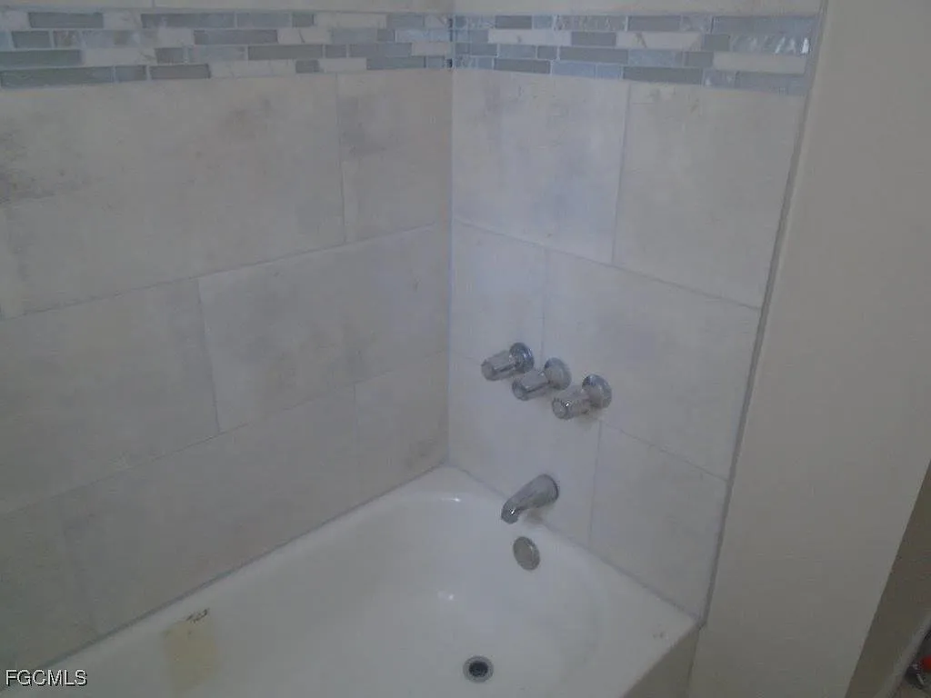 2 bed, 1.0 bath, 2544 sqft, $1,395 — Photo 4