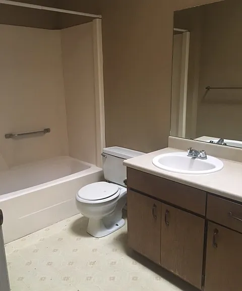2547 Kessler Dr — Photo 2