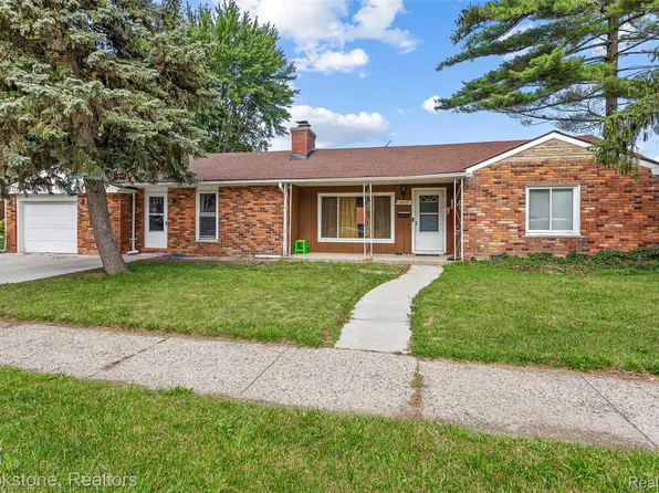 25141 Burt St, Center Line, MI 48015