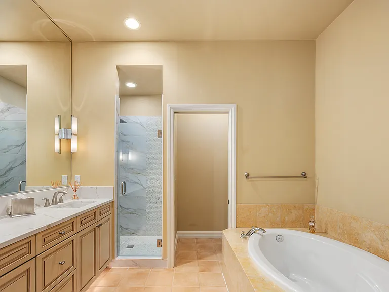 10398 NE 17th St — Photo 11