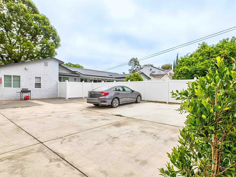 8805 Paso Robles Ave — Photo 19