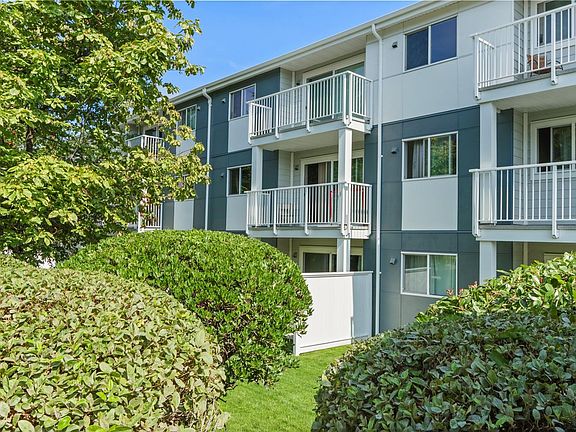 3rd image of 1600 Dufferin Cres #216