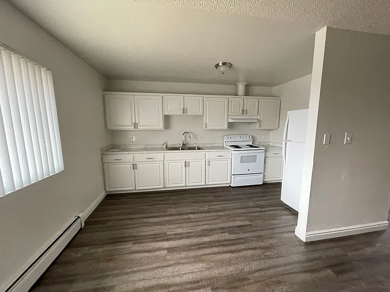 Sunset Ridge Apartments — Photo 12