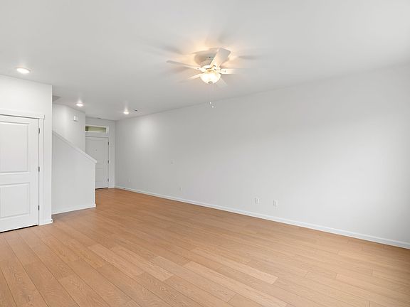 3rd image of 1403 NE 185th Ave