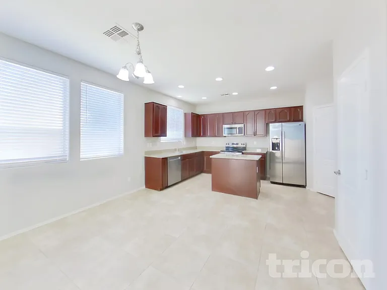 31333 N Cavalier Dr — Photo 7