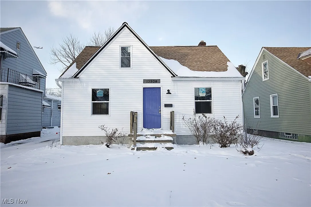 13904 Highlandview Ave photo 1