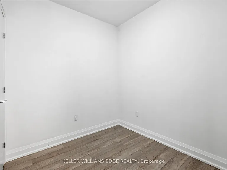 212 King William St E #418 — Photo 18