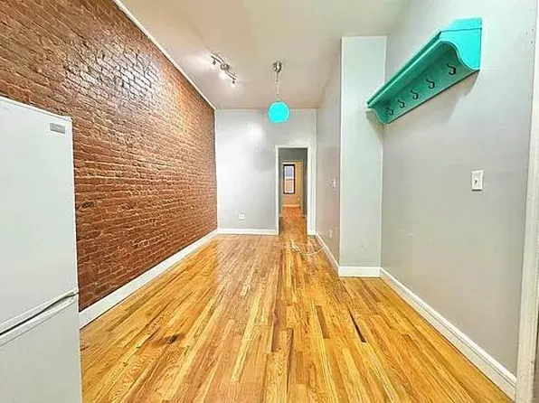 1245 Willoughby Avenue 2L image 2 of 6