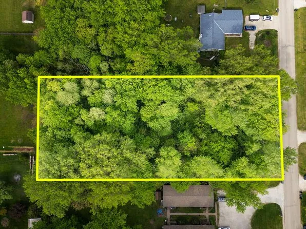 715 W Bergera Rd, Braidwood, IL 60408