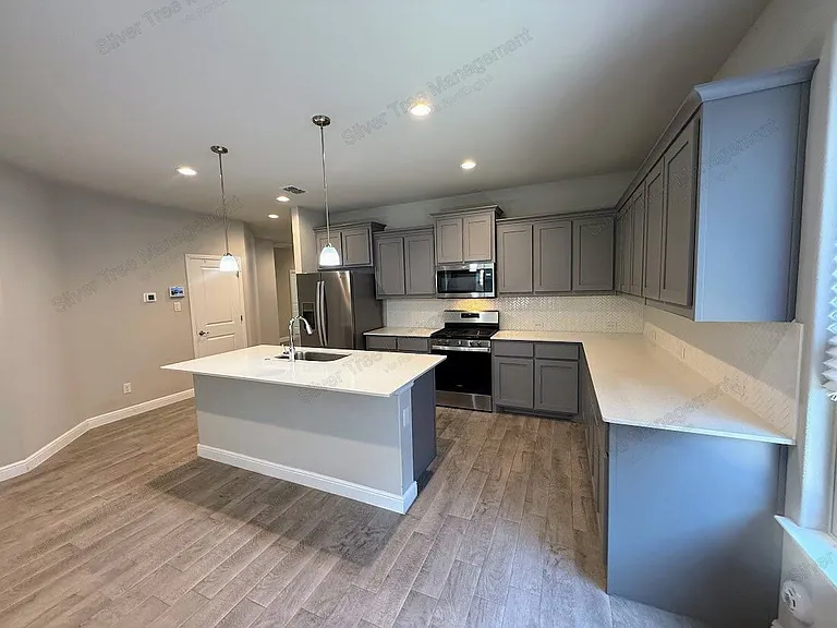10921 Rockchapel Dr — Photo 4