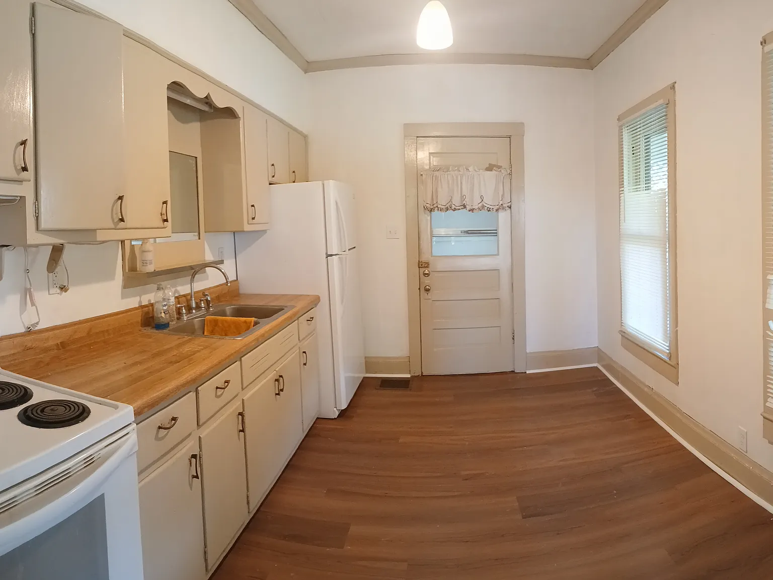 3 bed, 975 sqft, $925 — Photo 3