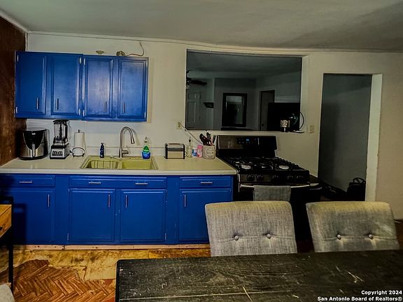 4th image of 214 KIPLING AVE