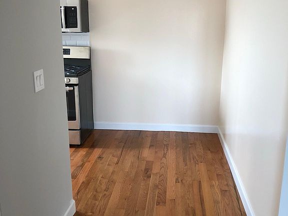 4th image of 14016 34th Ave APT 906