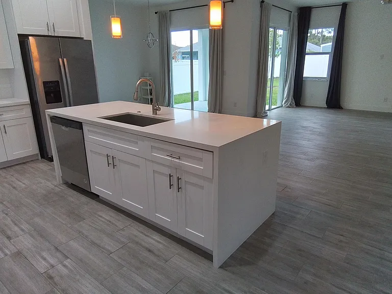 1258 SW Santiago Ave — Photo 5