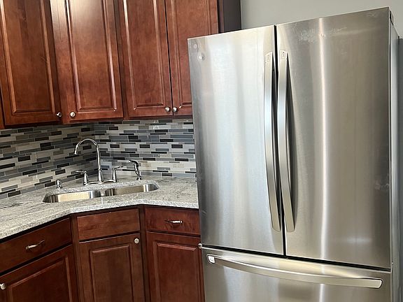 5th image of 1241 N Mayfield Ave #1