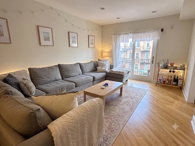 407 Adams St #4 — Photo 2