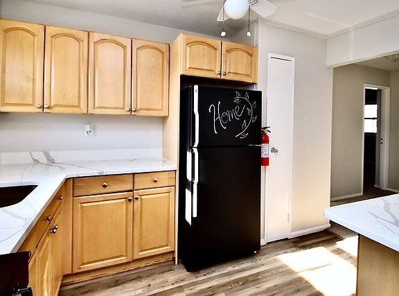 3rd image of 146B Virginia Dr #146-B