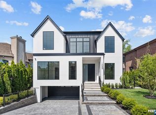 1059 Briar Way, Fort Lee, NJ 07024