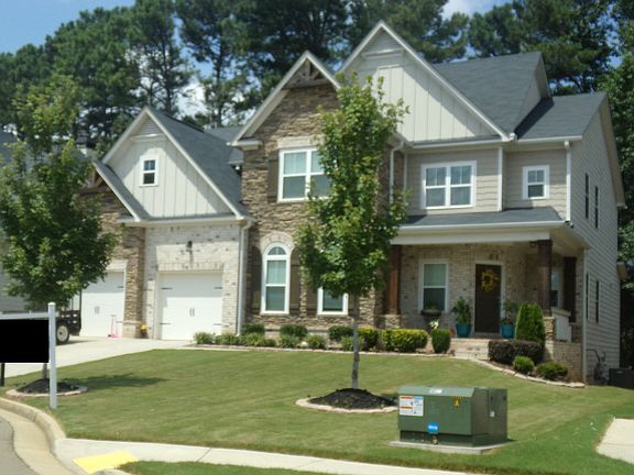 3rd image of 136 Edinburgh Dr