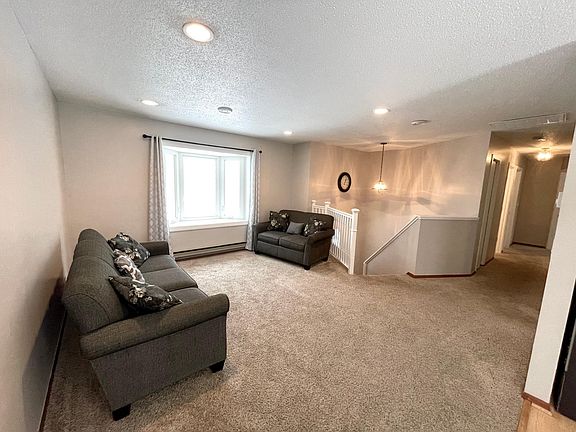 3rd image of 7024 Viking Blvd NE