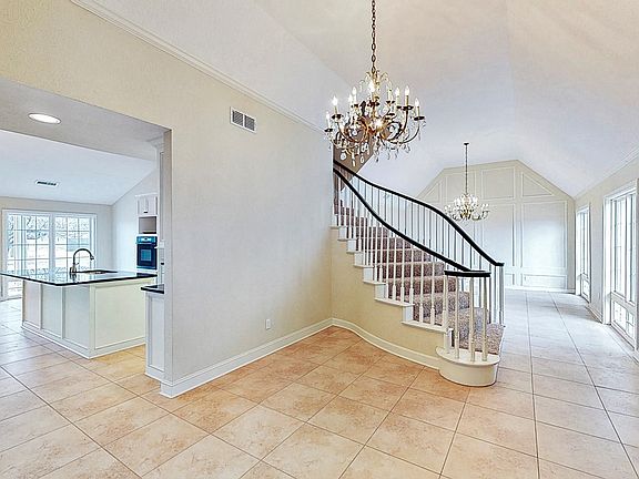 2nd image of 827 New Castle Ct