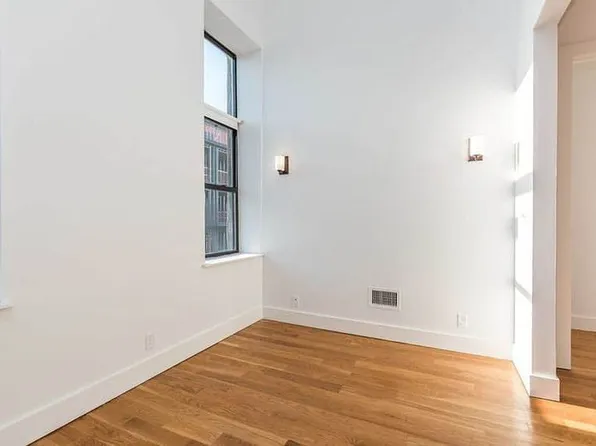 949 Willoughby Avenue image 2 of 13