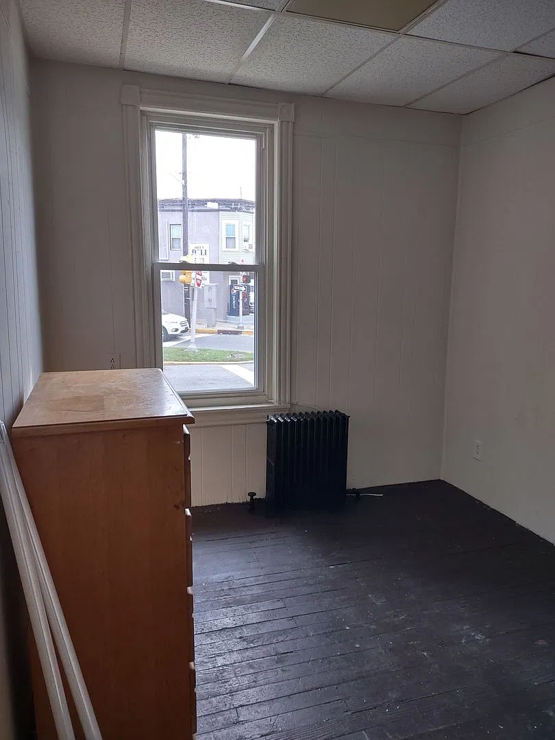 100 N Broadway St — Photo 2