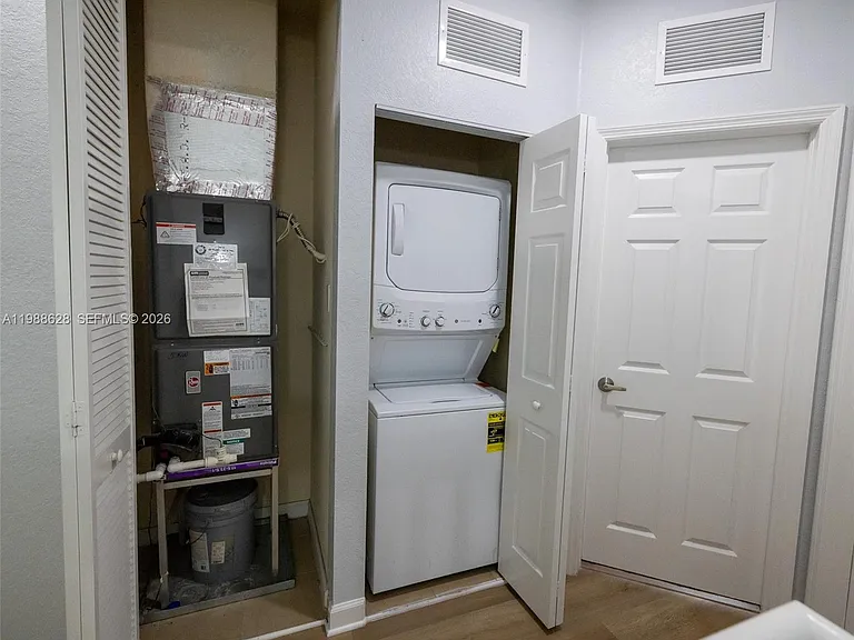 3213 SE 6th St — Photo 13