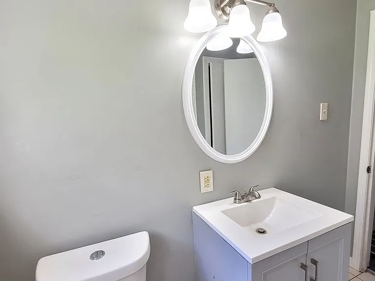 406 N South St — Photo 9