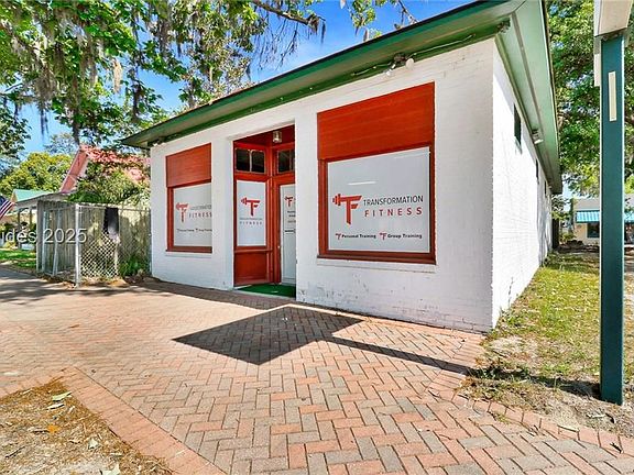 4th image of 307 W Main St