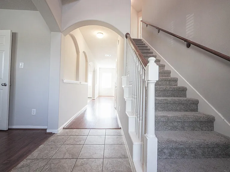 3638 Cottage Manor Ln — Photo 6