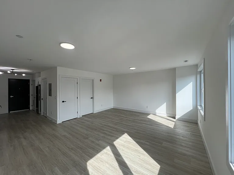 211 Ferry Blvd — Photo 9