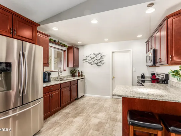 239 W KRISTAL Way, Phoenix, AZ 85027