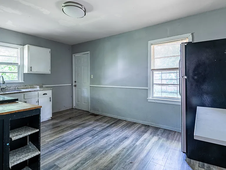 1119 Regent St SW #B — Photo 6