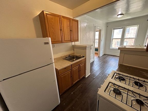 3rd image of 1154 W Lunt Ave APT 212