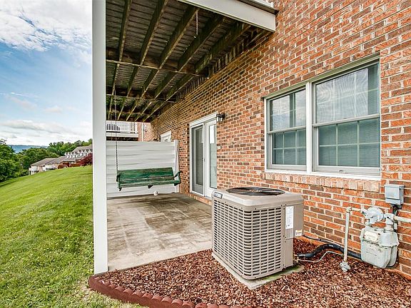 5th image of 436 Alexander Ave #1