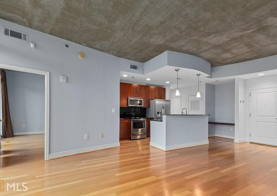 1st image of 950 W Peachtree St NW