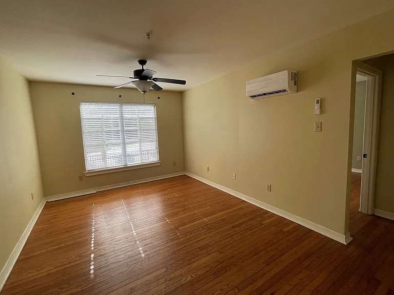 1406 Broadway St — Photo 10